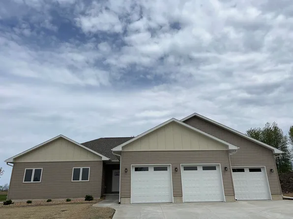505 Tumbleweed Trl, Waverly, IA 50677