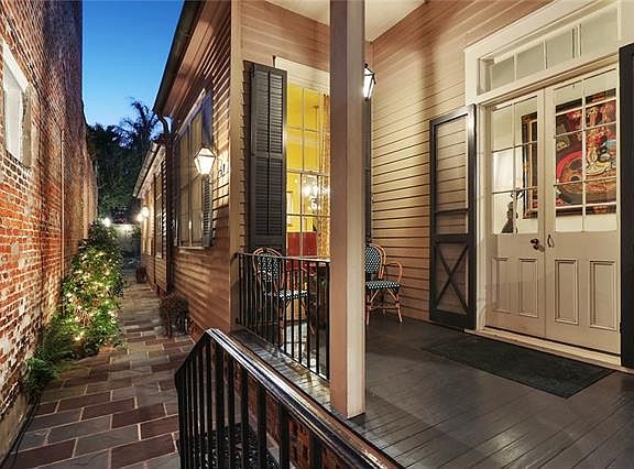 3rd image of 1031 Royal St