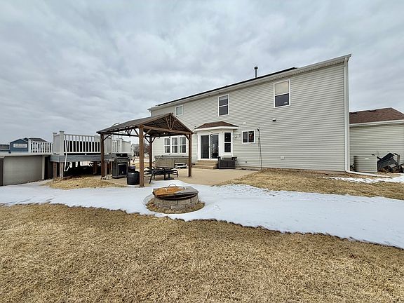 4th image of 2653 Huntington Dr