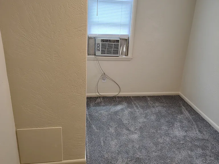 110 Laird St — Photo 12
