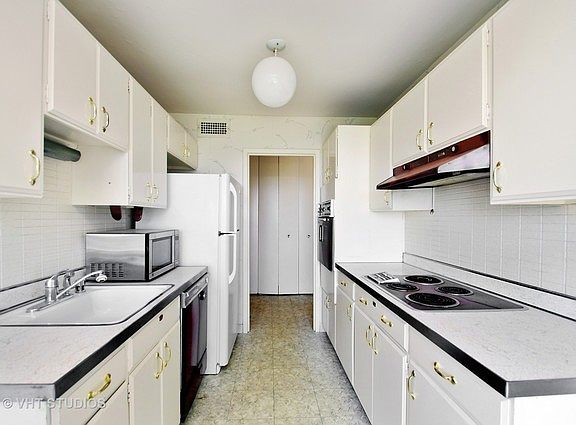4th image of 6933 N Kedzie Ave APT 815