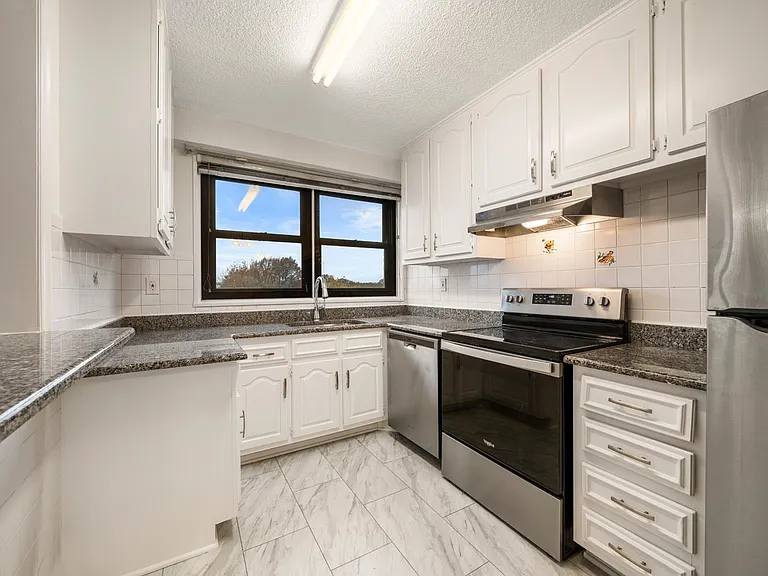 7855 Boulevard E #6L — Photo 5