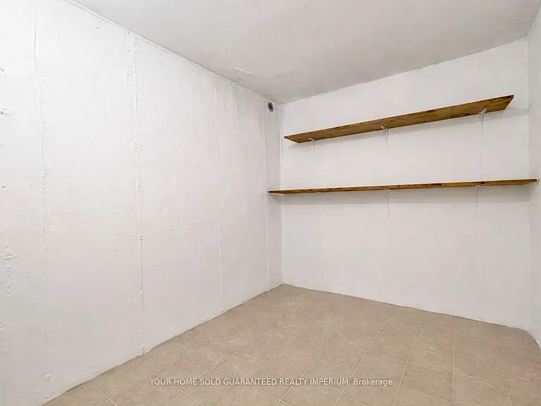 31 Rendale Ave #LOWER — Photo 9