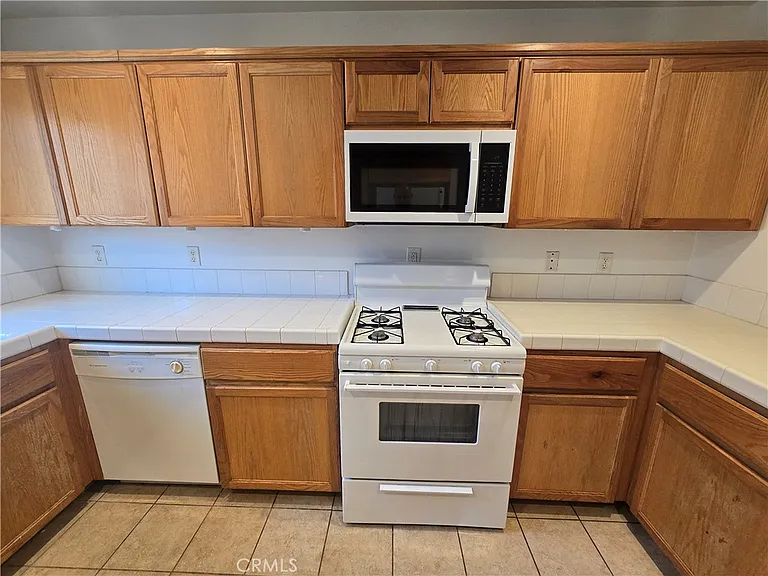 9300 Holly Ave #3 — Photo 5