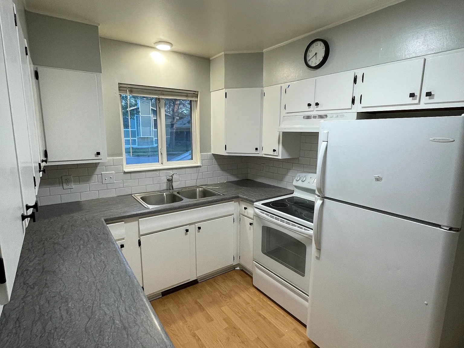 3 bed, 1.5 bath, 1200 sqft, $1,745 — Photo 2