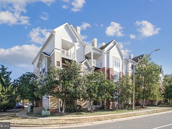 3rd image of 2111 Highcourt Ln Suite 302