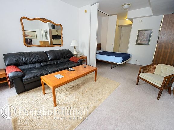 3rd image of 58 W 58th St APT 19D