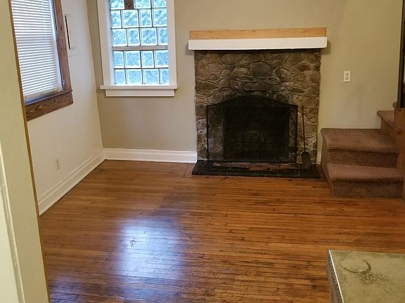 Kitchen facing livingroom