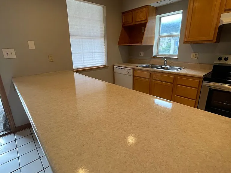 2163 Indianola Ave — Photo 21