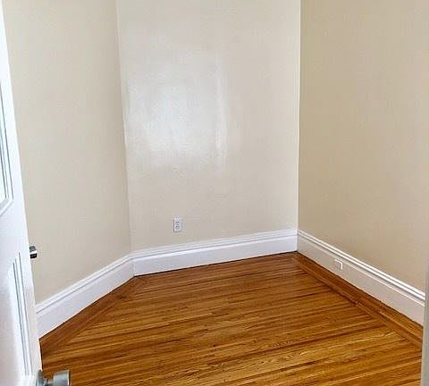 5th image of 365 29th St APT 3