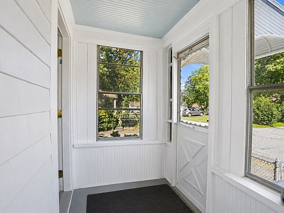 4th image of 72 Pembroke Ave