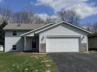 112 Gables Dr SW, Poplar Grove, IL 61065