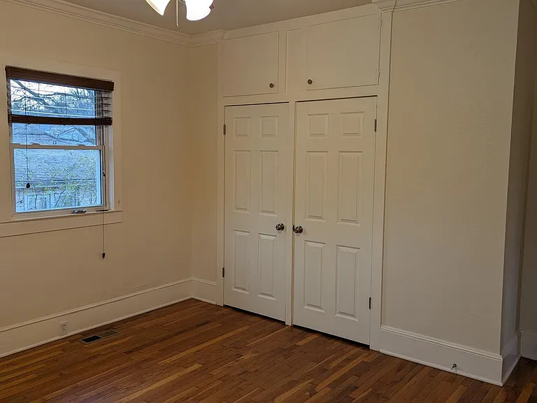 901 W Broadway St — Photo 17