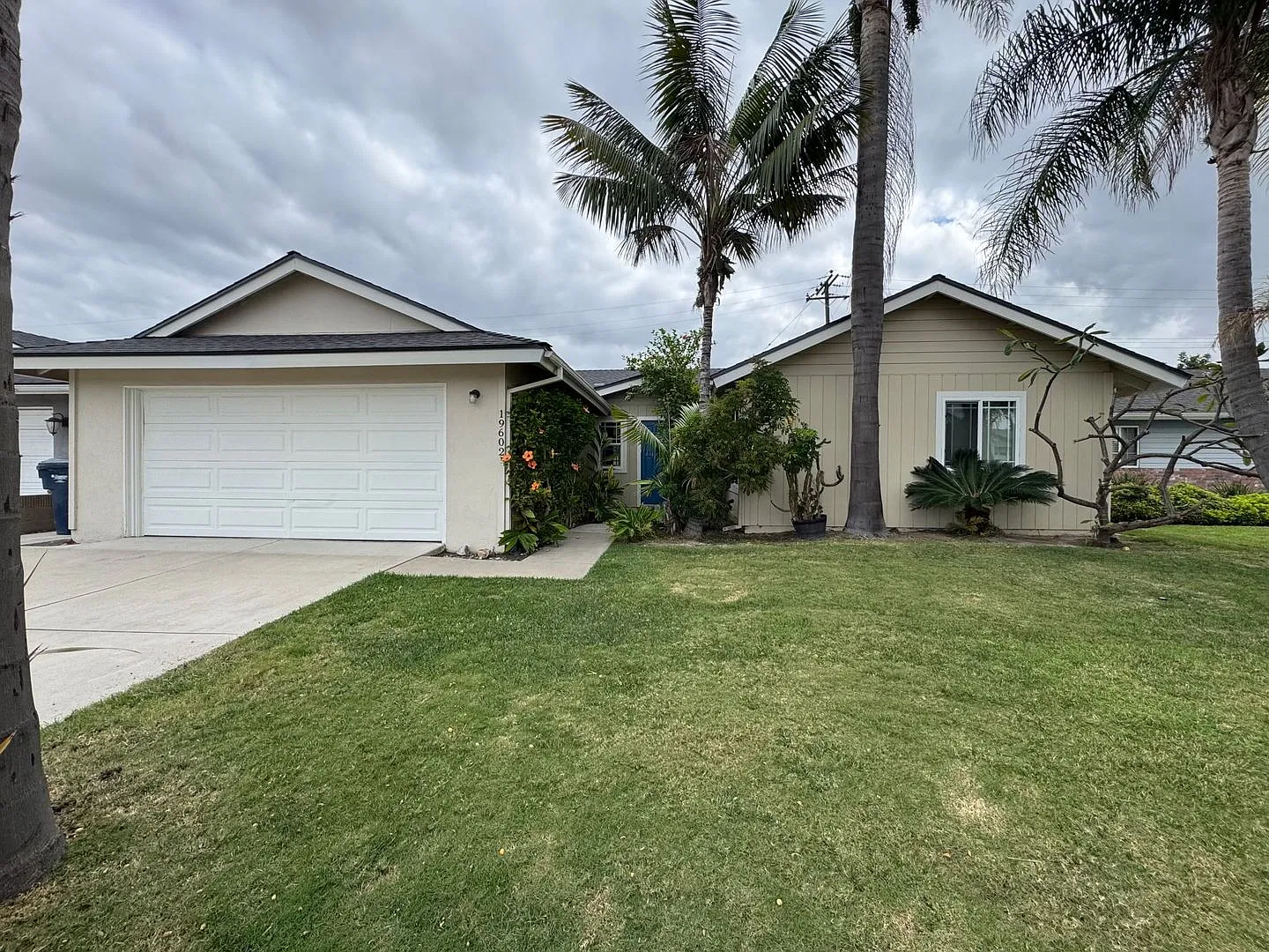 Beautiful 4 Bedroom Huntington Beach House For Rent! — Photo 1