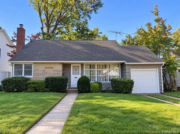 625 Knollwood Drive, West Hempstead, NY 11552