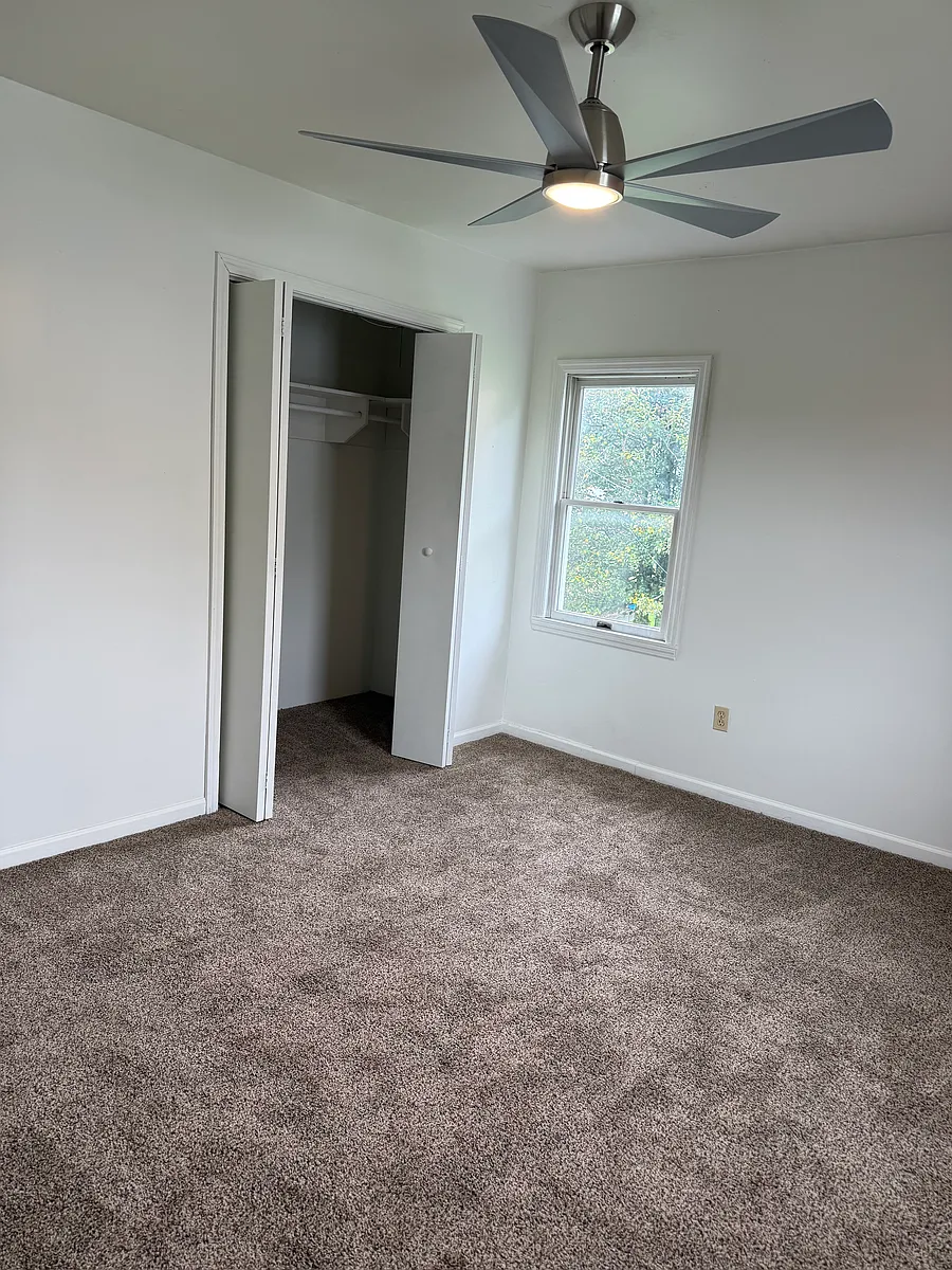 Building Photo - 305 Klondike Dr