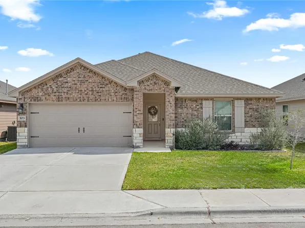 103 Donegal St, Sinton, TX 78387