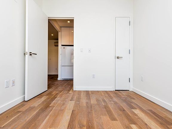 5th image of 555 Graham Ave APT 2B