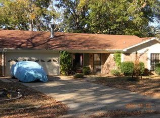 305 Westwood Rd, Palestine, TX 75803