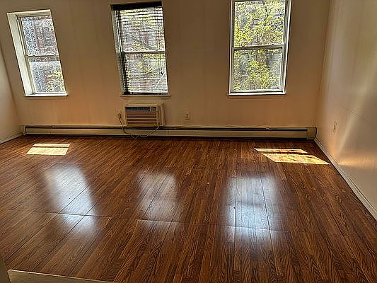 4th image of 8 E 118th St APT 3