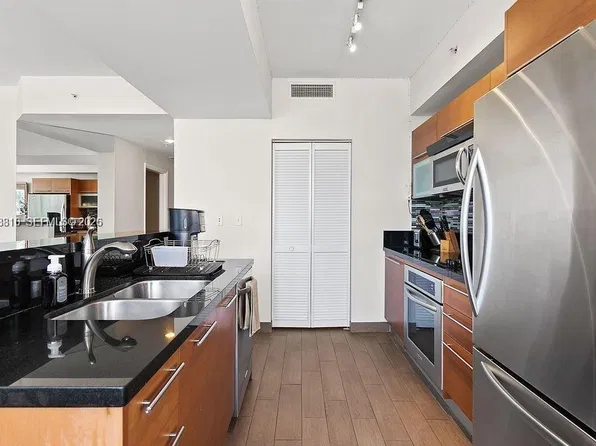 244 Biscayne Blvd, Miami, FL