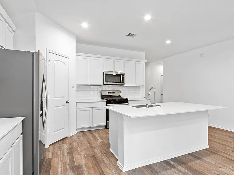 507 Cicero Ln — Photo 8