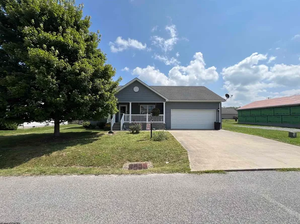 18 Northview Dr, Elkins, WV 26241