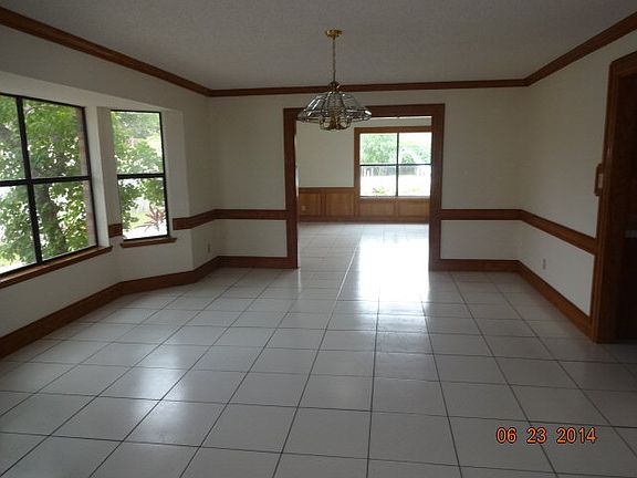 3rd image of 615 S San Marcelo Blvd
