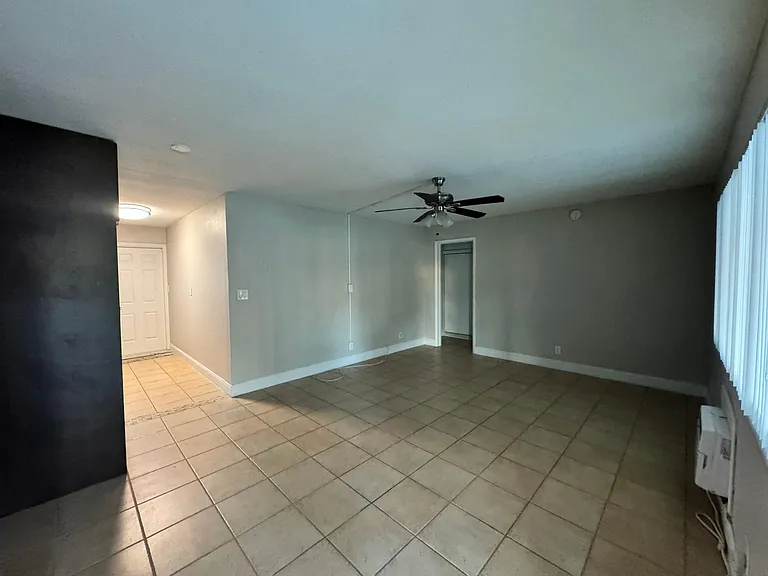 540 NE 45th St #11 — Photo 9