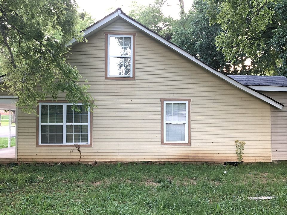 2nd image of 509 Maple St W