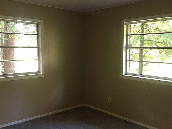 4th image of 204 Shadybrook Ln