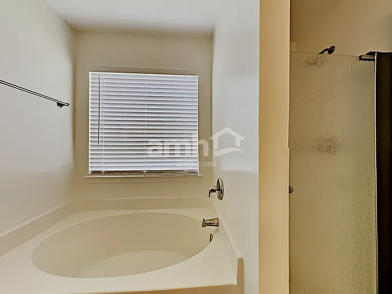 1703 Kendall Cove Ln — Photo 11