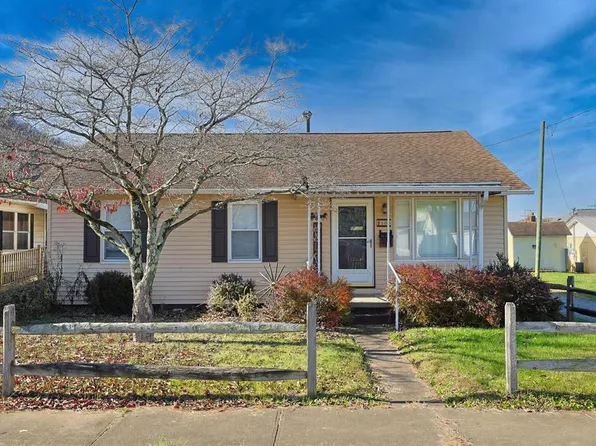 100 E Pollock Street, Paden City, WV 26159