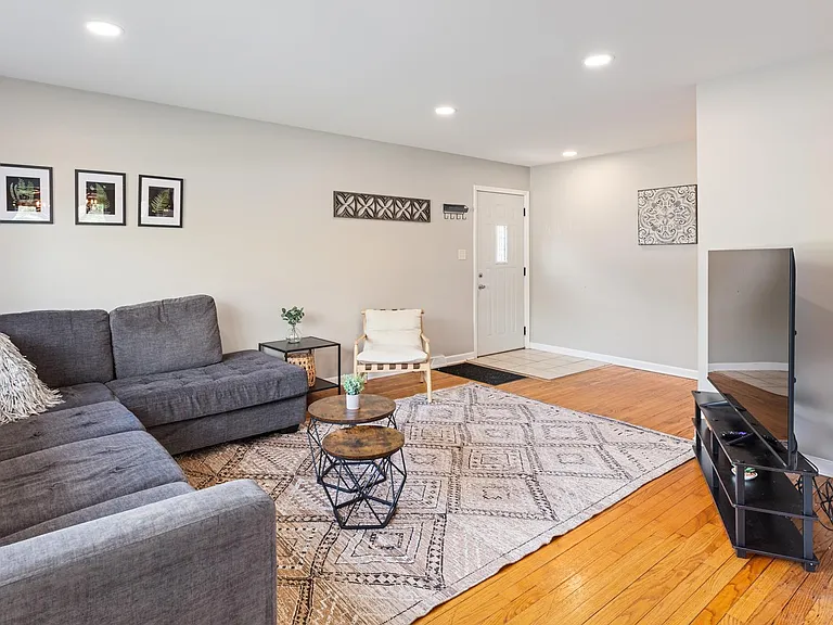 1421 N Washington St — Photo 7