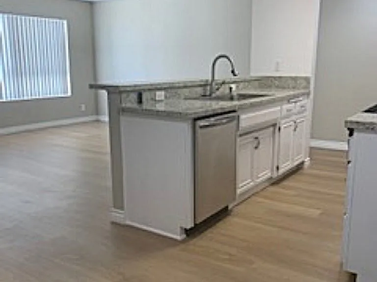 NoHo Village Apartments — Photo 20