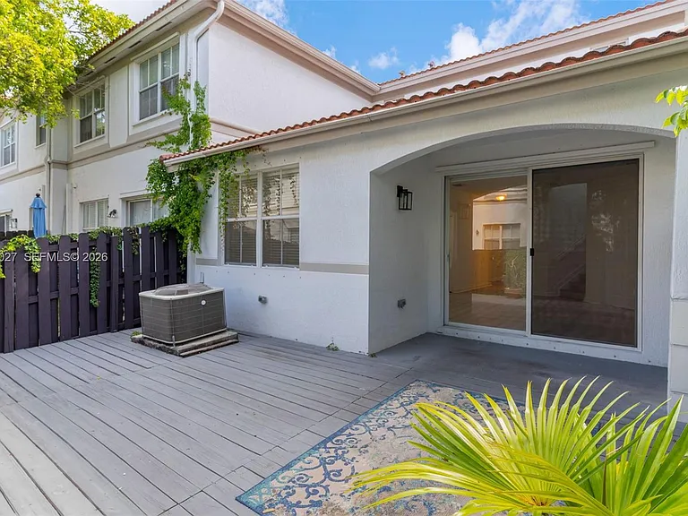 8165 NW 108th Ave — Photo 24