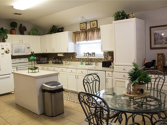 2nd image of 1069 Cove Hollow Dr