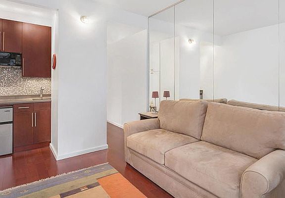 4th image of 146 W 57th St APT 32N