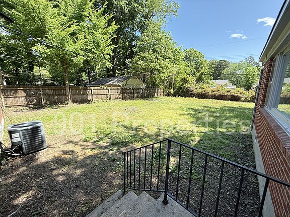3rd image of 814 Colonial Rd