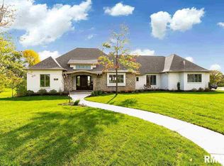 4877 Woodland Dr, Bettendorf, IA 52722