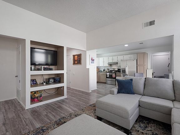 5th image of 1657 Skyview Cir NE