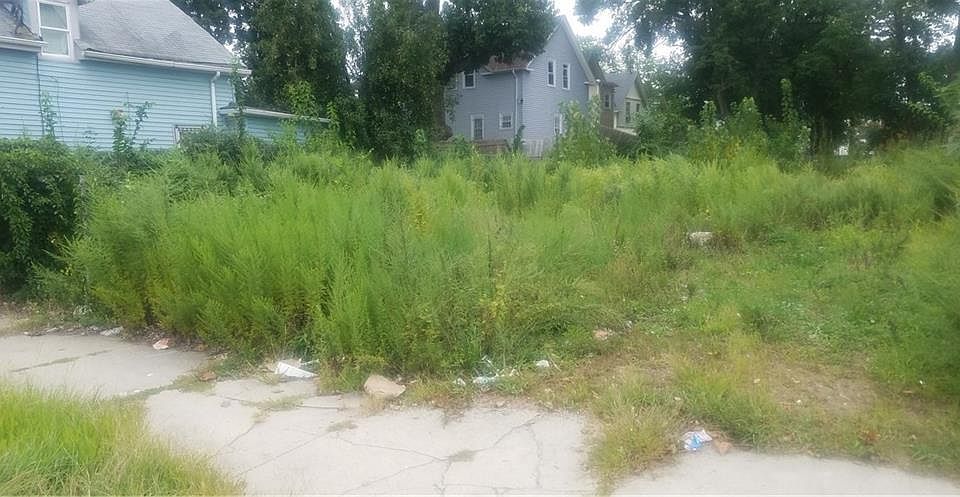 2nd image of 185 Early St