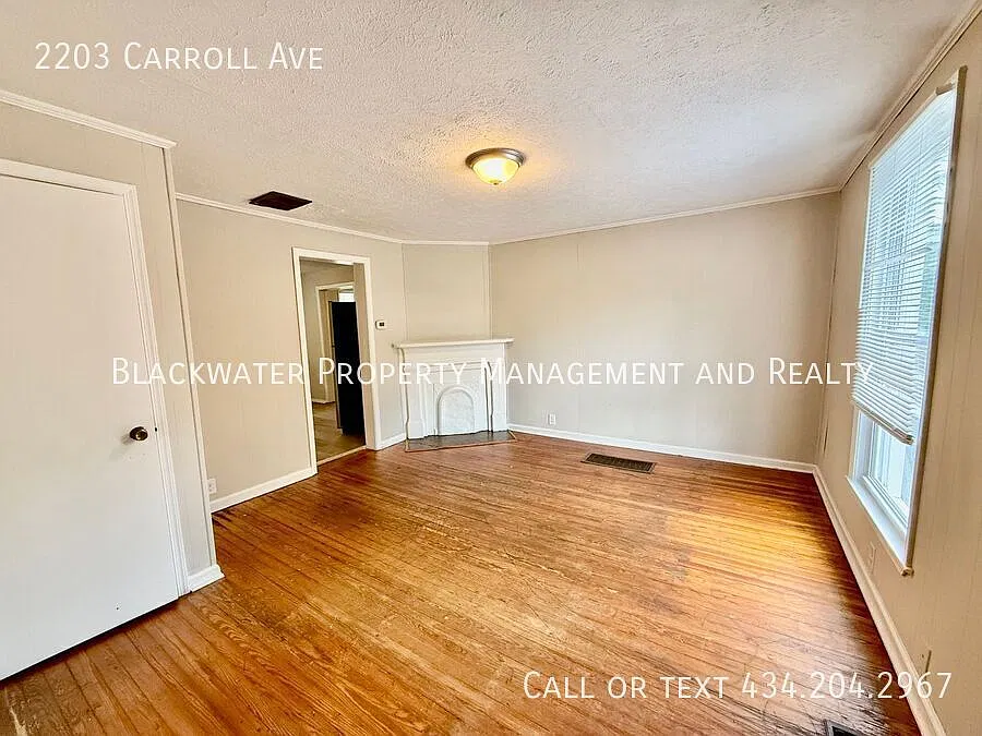 3 Bedroom Home Near City Stadium! — Photo 3
