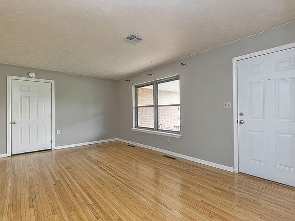 3rd image of 2616 Lakeside Dr