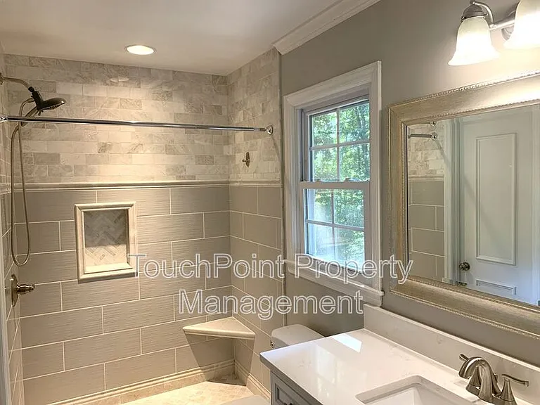 1114 Glenshannon Rd — Photo 15