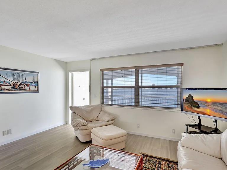 100 Shore Ct #210 — Photo 13
