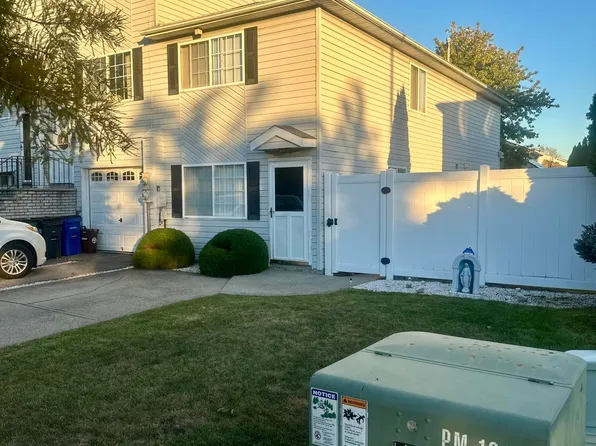 30 Ithaca St, Staten Island, NY 10306