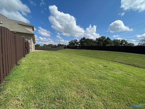 3rd image of 320 Kendallwood Dr