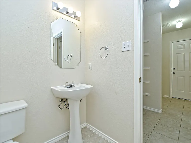 2205 Southeastern Trl — Photo 6