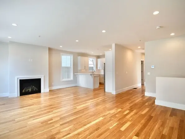 14 Jenkins St #1, South Boston, MA 02127